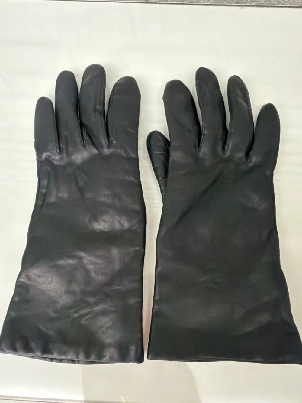 Fownes Women’s Black Leather Gloves Size 8